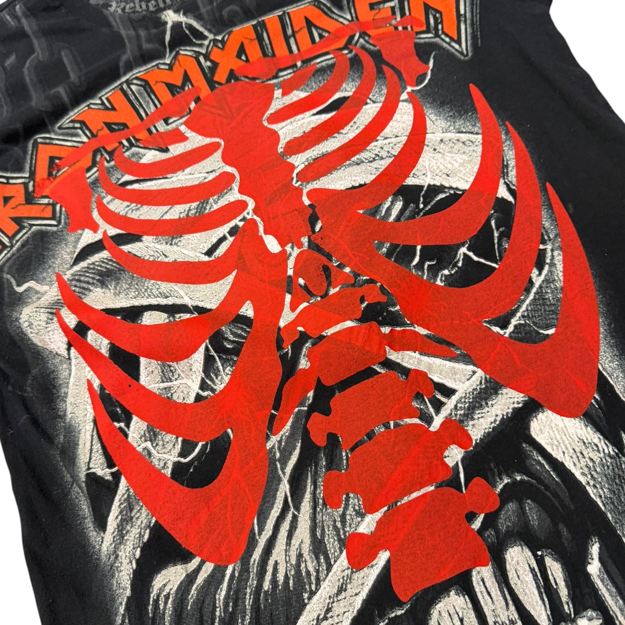 t shirt vintage sovrastampata con ossa iron maiden tg M